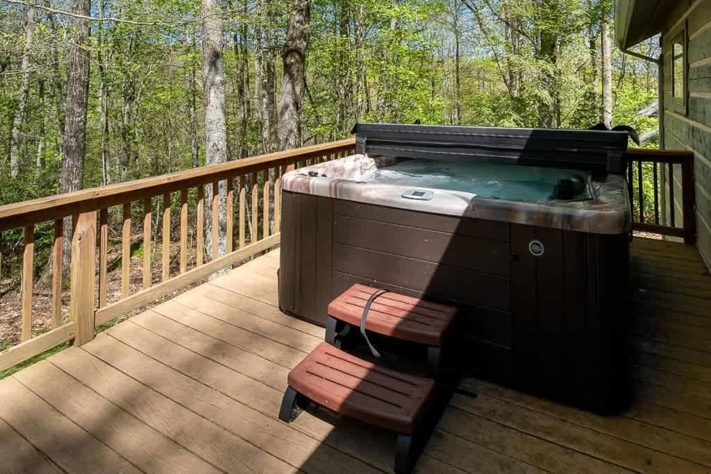 Cozy 'Grey Fox' Cabin Between Boone & Блоуинг Рок Екстериор снимка