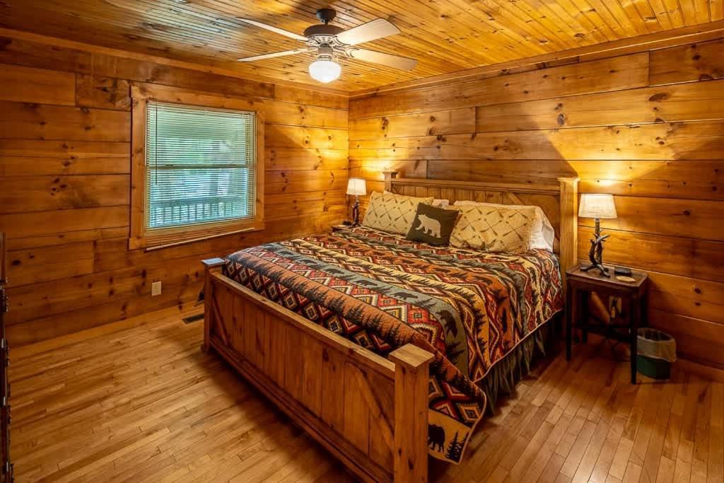 Cozy 'Grey Fox' Cabin Between Boone & Блоуинг Рок Екстериор снимка