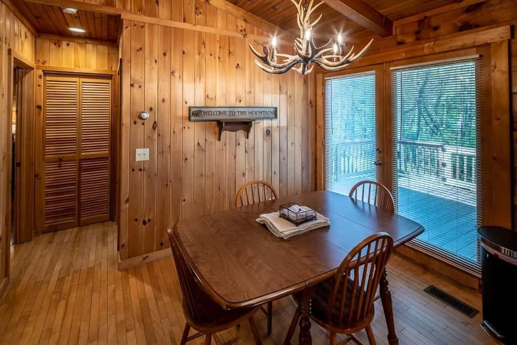 Cozy 'Grey Fox' Cabin Between Boone & Блоуинг Рок Екстериор снимка