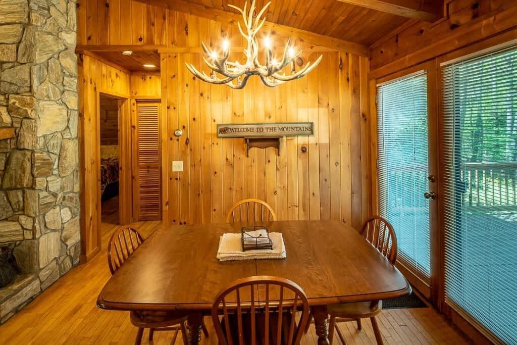 Cozy 'Grey Fox' Cabin Between Boone & Блоуинг Рок Екстериор снимка