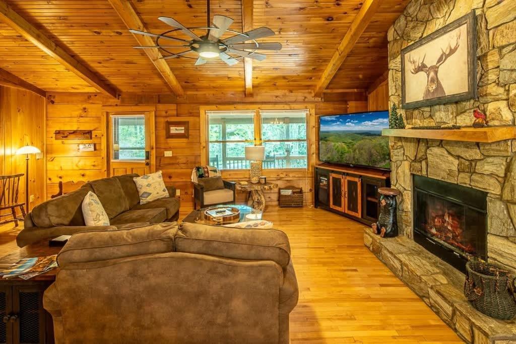 Cozy 'Grey Fox' Cabin Between Boone & Блоуинг Рок Екстериор снимка